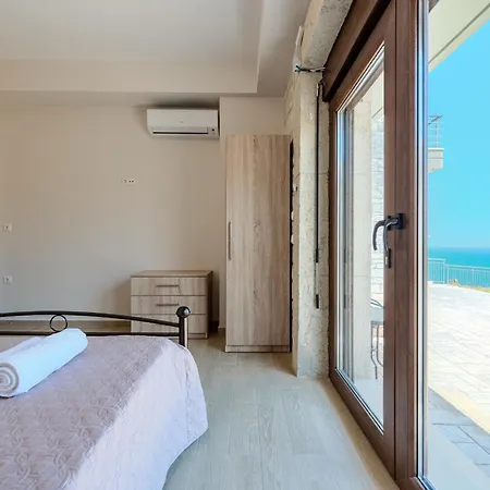 Petrina 4 By The Sea Villa *
